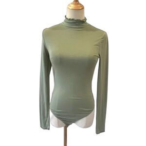 Out From Under Urban Outfitters Medium Green Turtleneck Long Sleeves NEW NWT